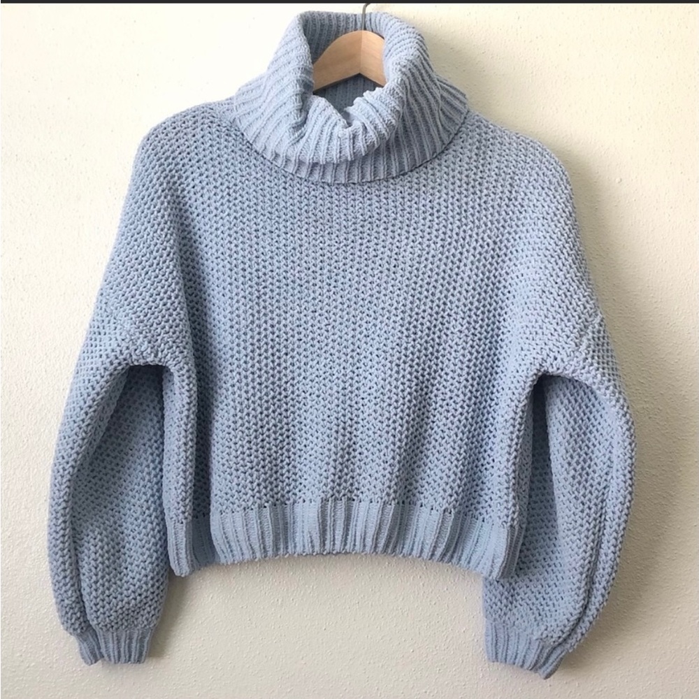 Urban Outfitters Baby Blue Chunky Knit Crop
Cropped Turtleneck Sweater Small